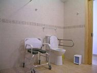 Rollstuhlgerechtes Badezimmer Rollstuhlgerechtes Ferienhaus Finca Mallorca behindertengerecht Can Picafort